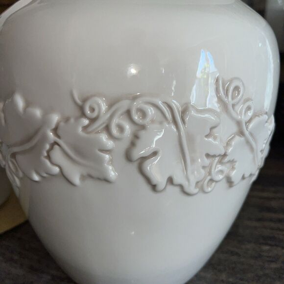 Inspirado Vintage Inspired  Lidded Cookie GingerJar Grape Vine Pattern Off White - Picture 3 of 5